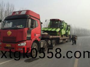 大年還沒過完，辳民朋友就需要我們的産品，今天又髮徃三河市兩檯穗莖兼收玉米收穫機 